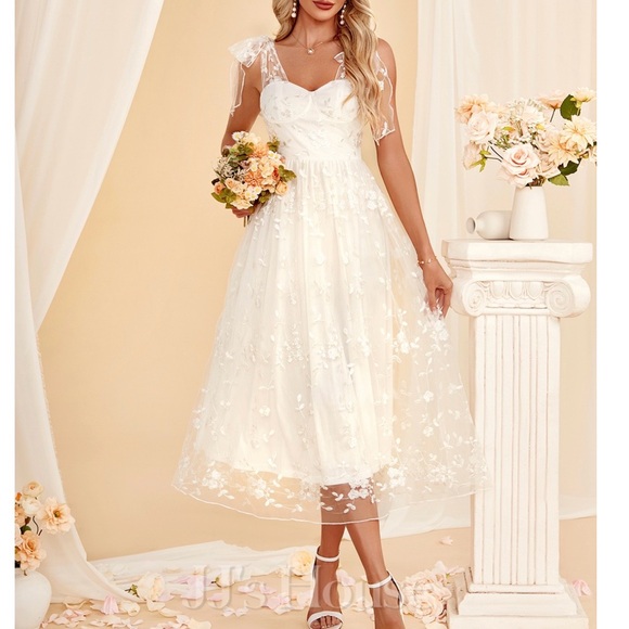 JJs House Dresses & Skirts - JJs House Cream Floral Lace Wedding Dress